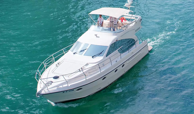 Xclusive 9 Luxury Yacht (52ft)