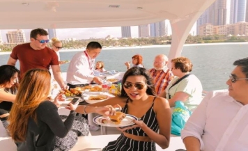 Yacht Tour Dubai with Breakfast or BBQ
