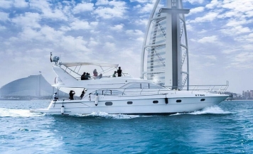 98ft Luxury Yacht Dubai Harbour